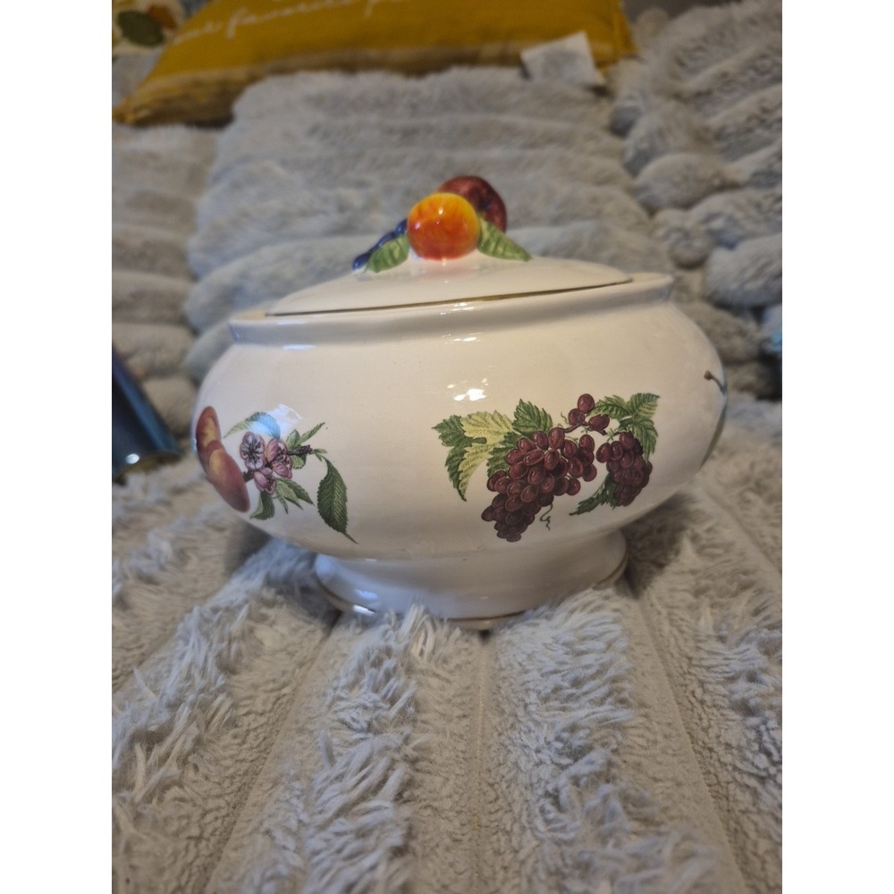 Teleflora VINTAGE Ceramic White Fruit Covered Bowl With 3D Fruit Lid Gold Trimme
